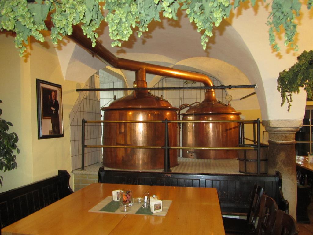 Schlossbrauerei Weinberg - Erste Ooe. Gasthausbrauerei Kefermarkt Buitenkant foto
