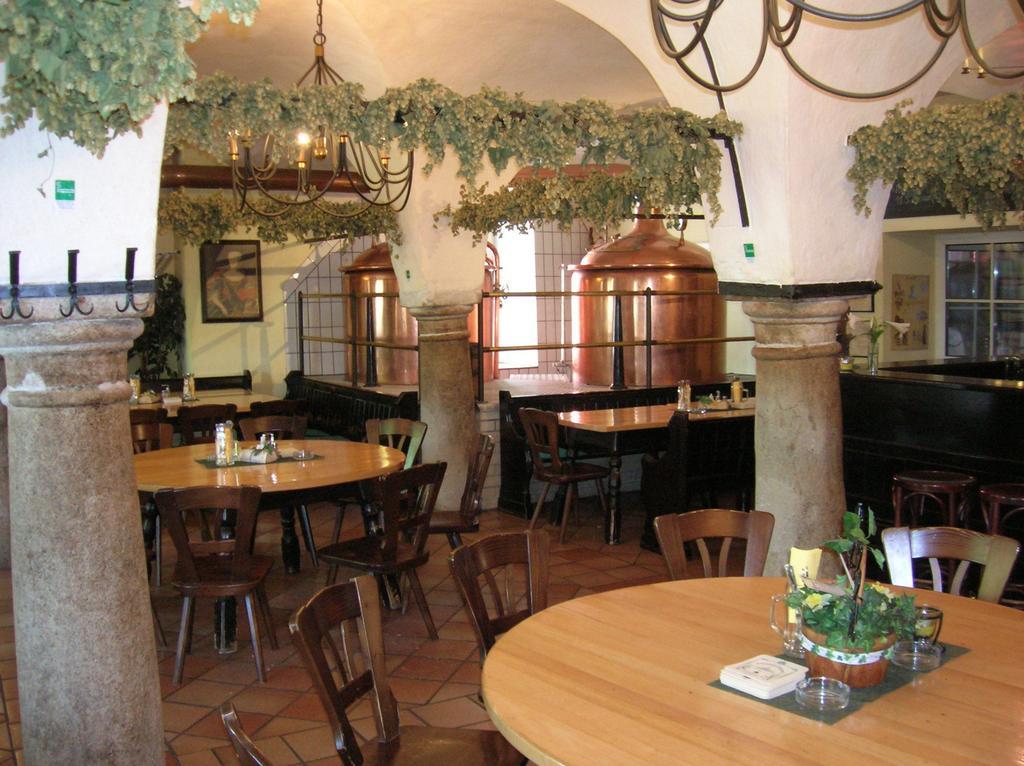 Schlossbrauerei Weinberg - Erste Ooe. Gasthausbrauerei Kefermarkt Buitenkant foto