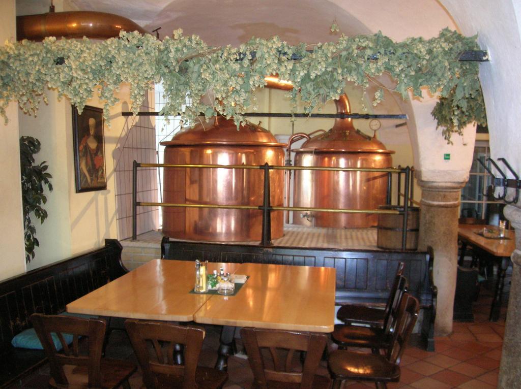 Schlossbrauerei Weinberg - Erste Ooe. Gasthausbrauerei Kefermarkt Buitenkant foto