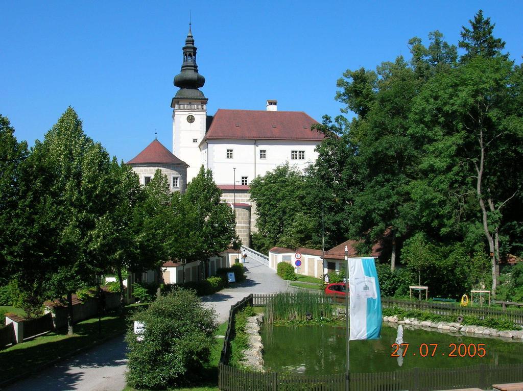 Schlossbrauerei Weinberg - Erste Ooe. Gasthausbrauerei Kefermarkt Buitenkant foto